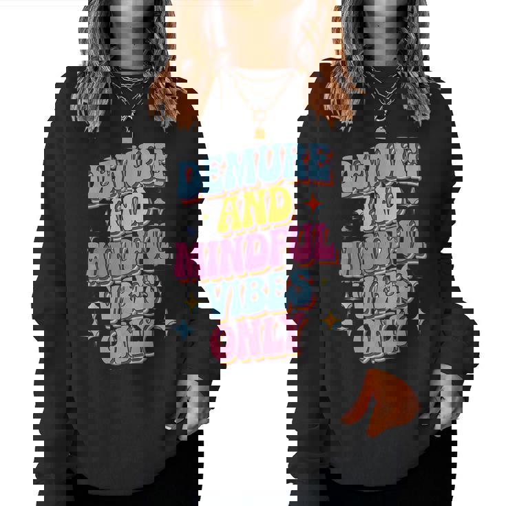 Very Demureery Mindfulibes Only Cute Retro Girls レディーススウェットシャツ