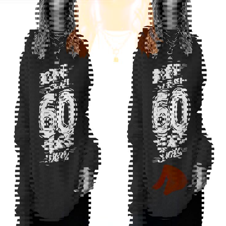 還暦祝い 旅行好き 父 母 男性 女性 60歳 レトロ おしゃれ 文字デザイン Born To Travel レディーススウェットシャツ