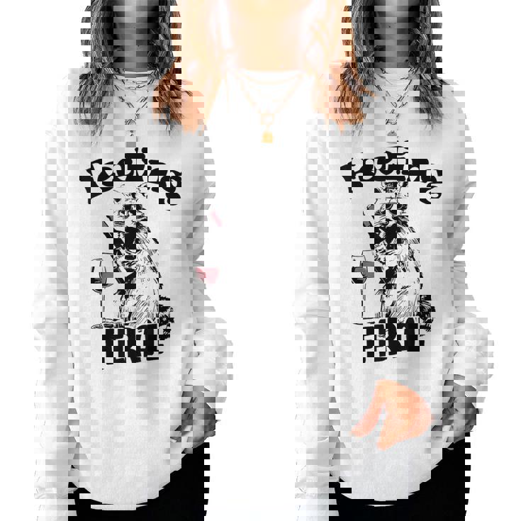 Feeling Feral アライグマ ミーム アルコール 飲酒 恋人 男性 女性 レディーススウェットシャツ