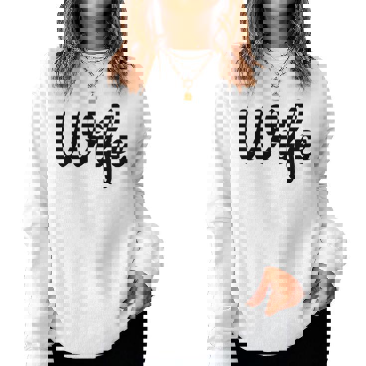 【Wife】妻 嫁 奥さん シンプル おしゃれ 英語 英文字 夫婦お揃い 結婚祝い カップル ペアルック おもしろ ペア レディーススウェットシャツ