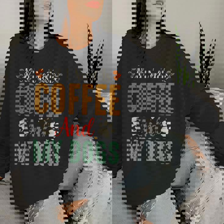 All I Need Is Coffee And My Dogs レディーススウェットシャツ 彼女への贈り物