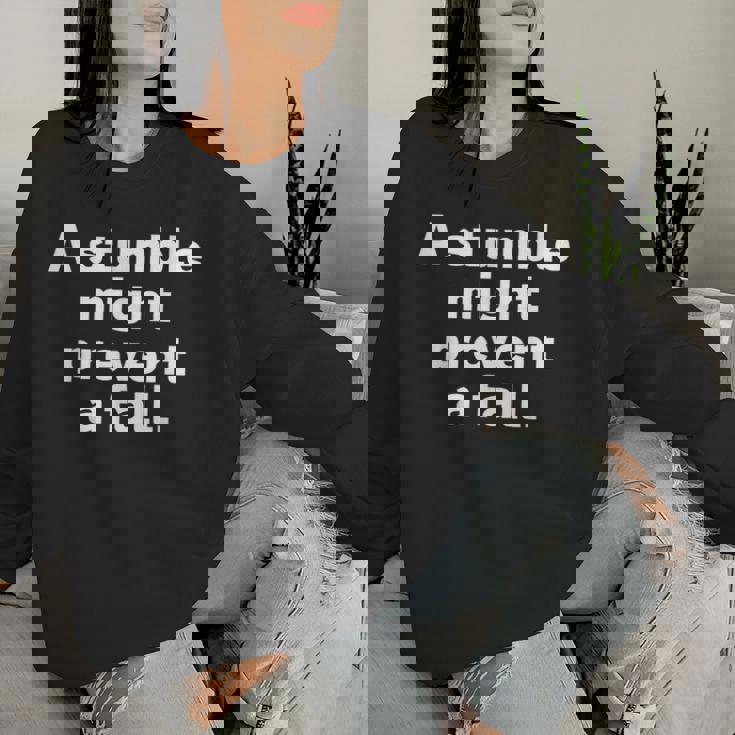 Atumble Might Prevent A Fall 小さな失敗は大きな失敗を防ぐ 英語 文字入り 格言 レディーススウェットシャツ 彼女への贈り物