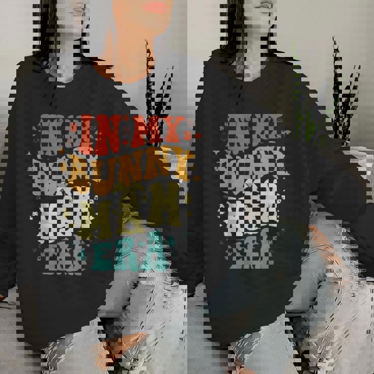 In My Bunny Mom Era ヴィンテージ イースターデー 母の日 レディーススウェットシャツ 彼女への贈り物