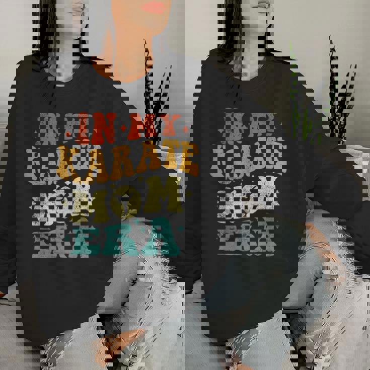 In My Karate Mom Era 面白い 空手 ママ ヴィンテージ 母の日 レディーススウェットシャツ 彼女への贈り物