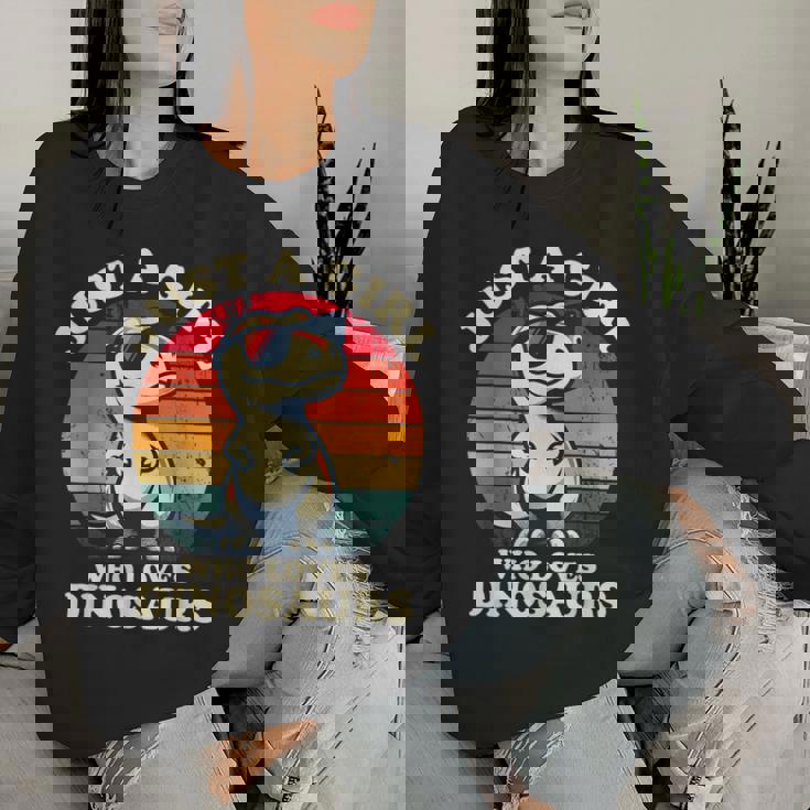 Just A Girl Who Loves Dinosaurs おもしろレトロ恐竜 T-Rex レディーススウェットシャツ 彼女への贈り物