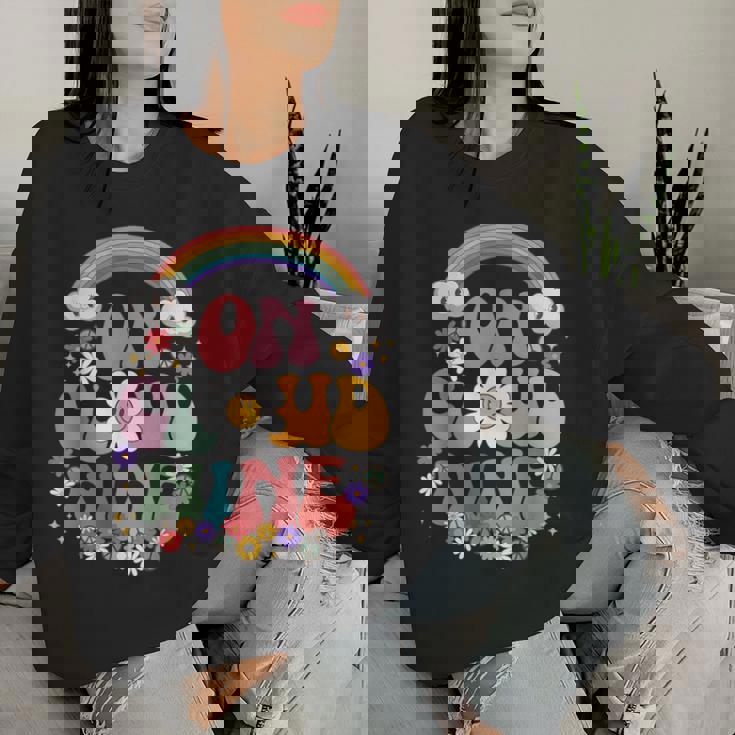 On Cloud Nine Birthday シャツ 9歳の誕生日 女の子 面白い レトロ レディーススウェットシャツ 彼女への贈り物