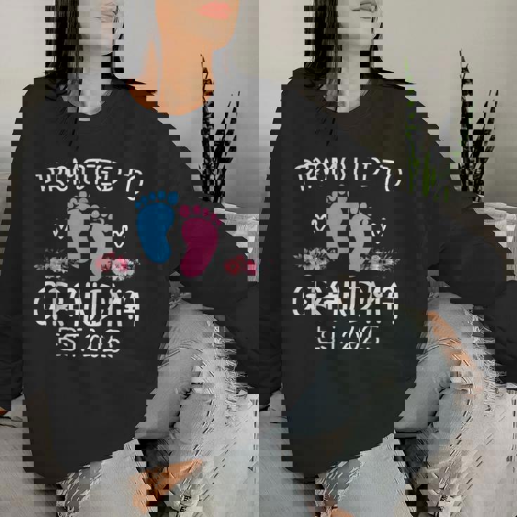 Promoted To Grandma 2025Oon To Be Grandma 母の日 2025 レディーススウェットシャツ 彼女への贈り物