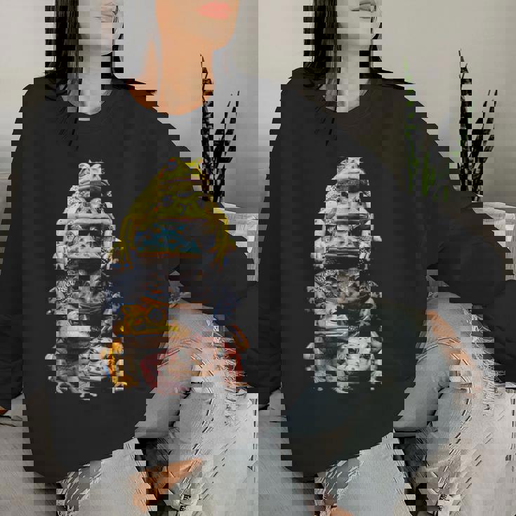 カエルキャッチャー 男の子 女の子 カエルハンター 動物 恋人 カエル レディーススウェットシャツ 彼女への贈り物