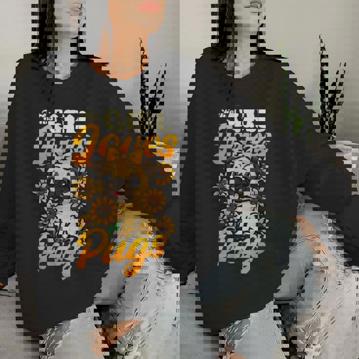 ガールズパグ犬愛好家 This Girl Loves Pugs レディーススウェットシャツ 彼女への贈り物