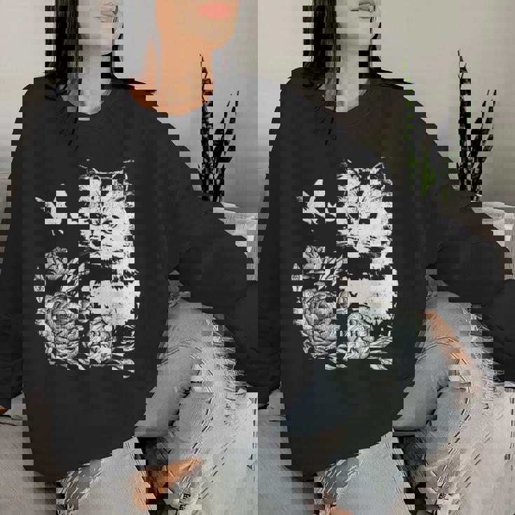 バラと蝶の猫、花柄 レディーススウェットシャツ 彼女への贈り物