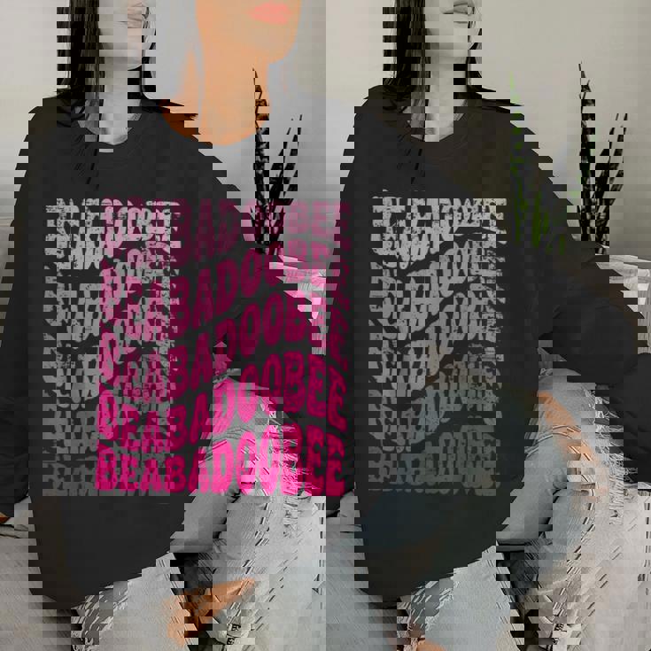 レトロ Beabadoobee 名前 パーソナライズ Beabadoobee レディーススウェットシャツ 彼女への贈り物