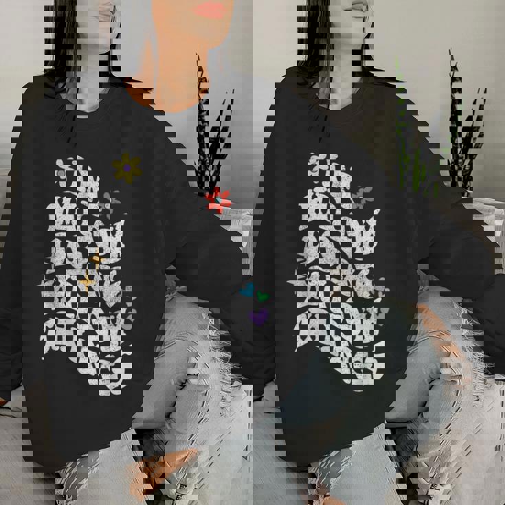 レトロ Groovy Im Wilow Doing Wilow Things おもしろ 母の日 レディーススウェットシャツ 彼女への贈り物