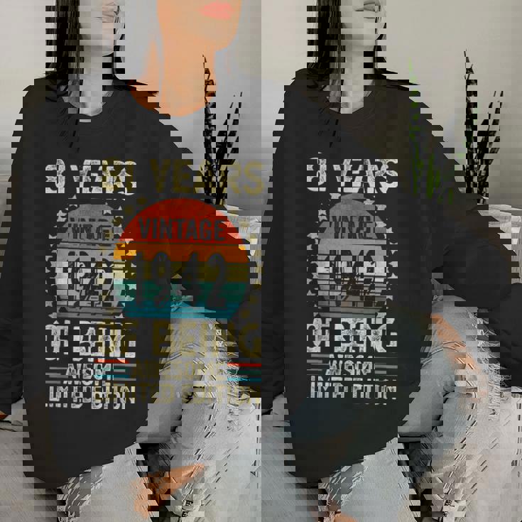 ヴィンテージ 1942 81 歳男性女性面白い誕生日アパレル レディーススウェットシャツ 彼女への贈り物