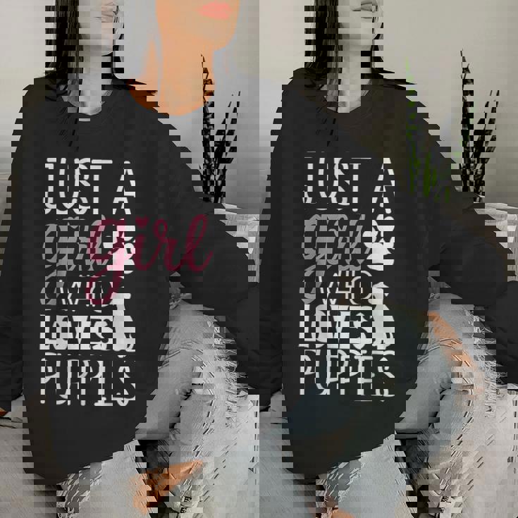 子犬 女の子 犬好き キュート ピンク 足跡プリント デザイン レディーススウェットシャツ 彼女への贈り物