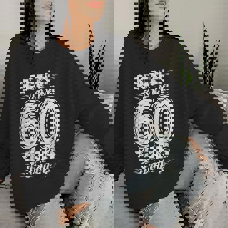 還暦祝い 旅行好き 父 母 男性 女性 60歳 レトロ おしゃれ 文字デザイン Born To Travel レディーススウェットシャツ 彼女への贈り物