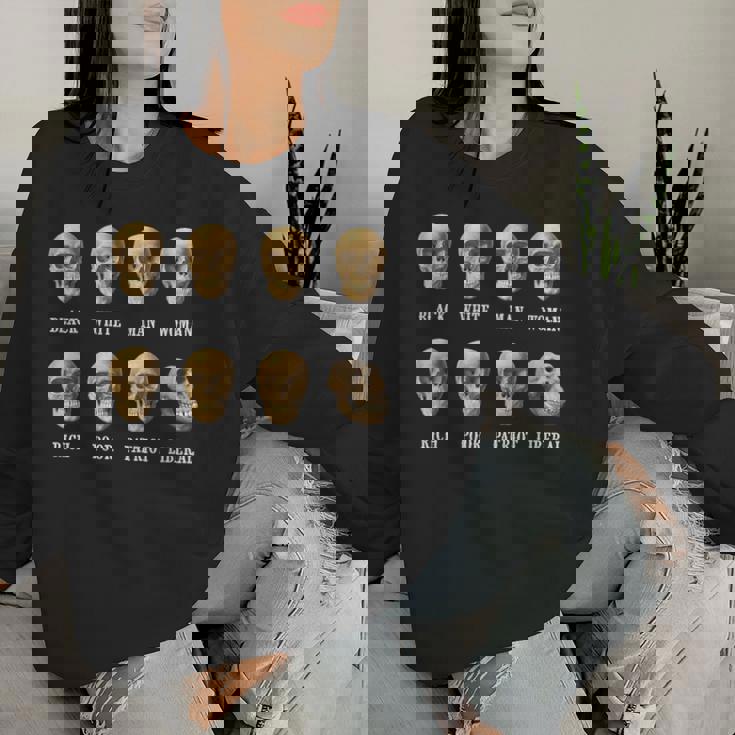 黒人白人男性女性リッチプアーパトリオットリベラル・スカル レディーススウェットシャツ 彼女への贈り物