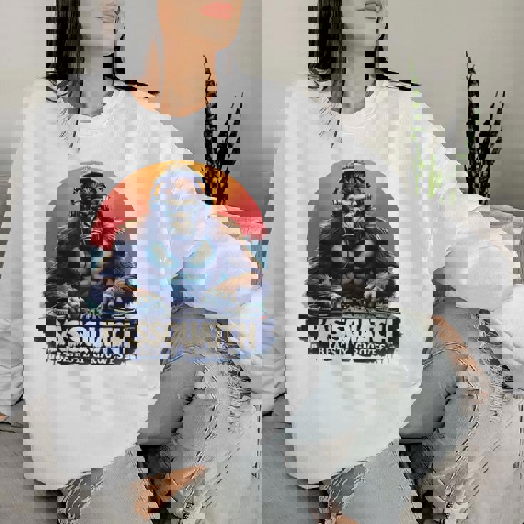 Bassquatch – Groovyasquatch Djデザイン 音楽愛好家向け レディーススウェットシャツ 彼女への贈り物