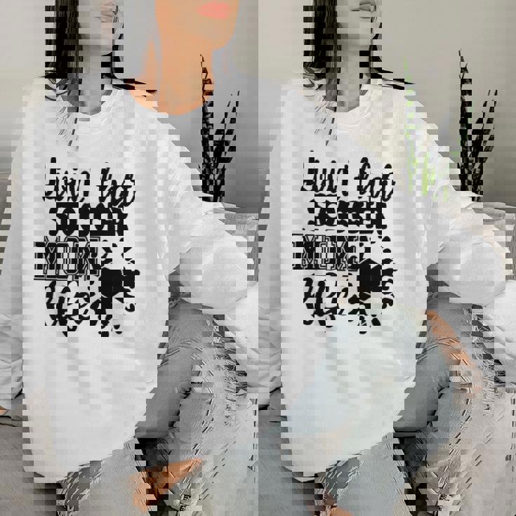 Livin' Thatoccer Mom Life ファニースポーツ 母の日 長袖tシャツ レディーススウェットシャツ 彼女への贈り物