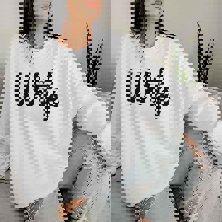 【Wife】妻 嫁 奥さん シンプル おしゃれ 英語 英文字 夫婦お揃い 結婚祝い カップル ペアルック おもしろ ペア レディーススウェットシャツ 彼女への贈り物