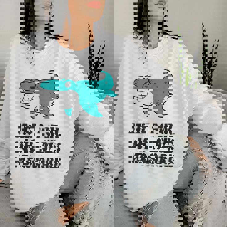 モササウルスが好きな女の子だけ レディーススウェットシャツ 彼女への贈り物