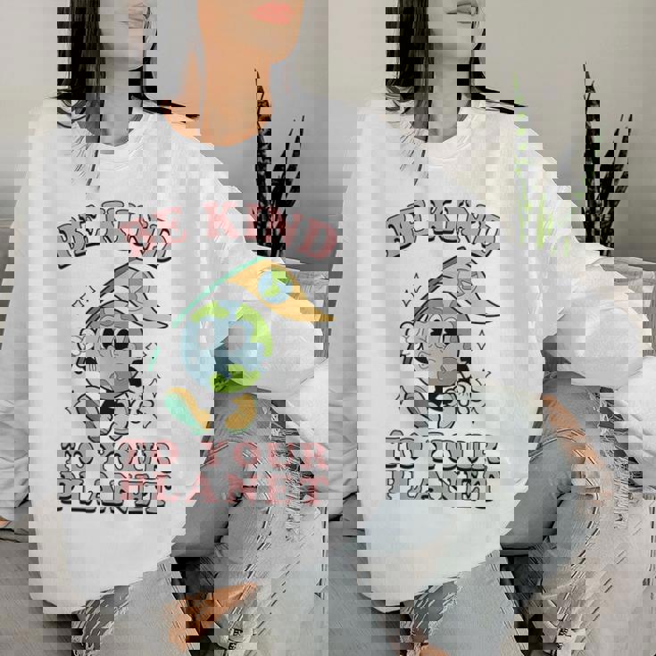 レトロ グルービー Be Kind To Your Planet Earth Day 70年代 80年代 4月 レディーススウェットシャツ 彼女への贈り物