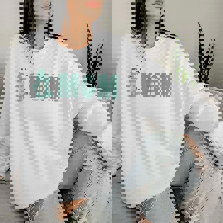 恐竜 かわいい 恐竜好き 家族 お揃い 親子ペア 親子コーデ 家族写真 お母さん 母 はは ママ I'm Mom レディーススウェットシャツ 彼女への贈り物