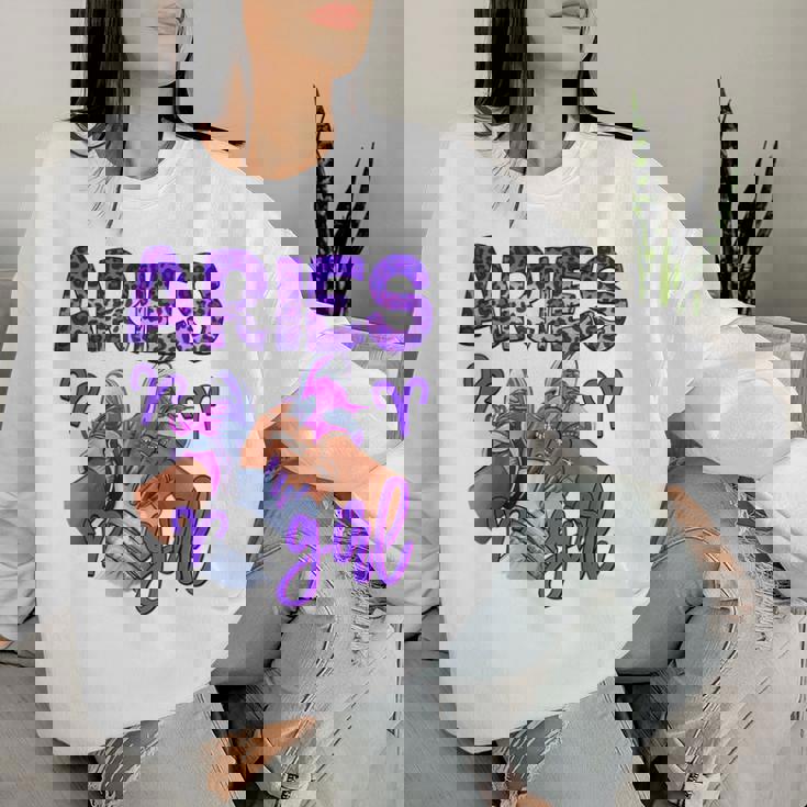 牡羊座 女の子 誕生日 星座 スニーカー ネイル 誕生日 レディーススウェットシャツ 彼女への贈り物