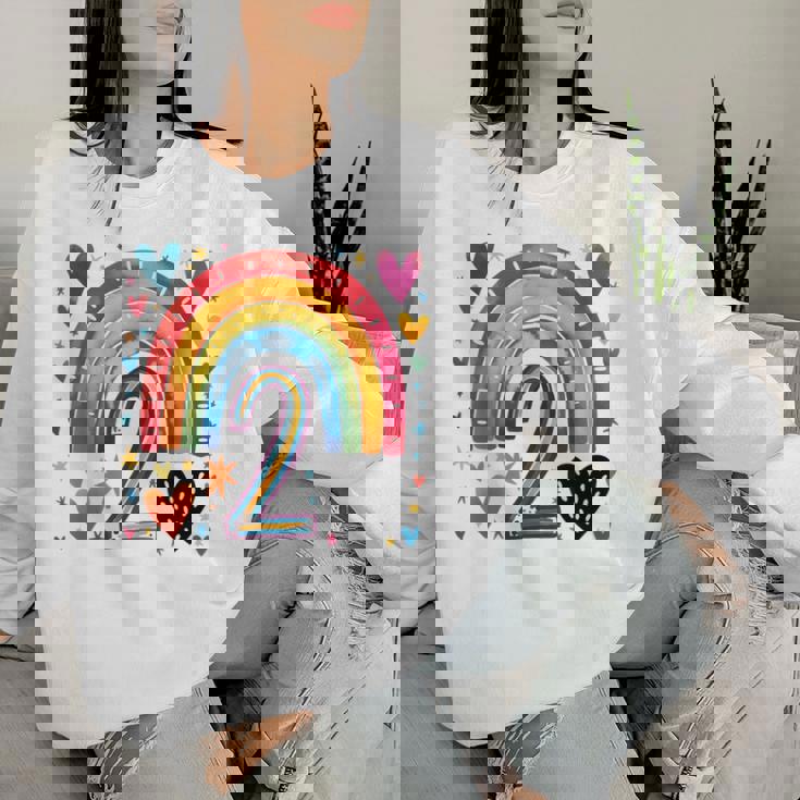 私はもう2歳 女の子のためのかわいいレインボーバースデーデザイン レディーススウェットシャツ 彼女への贈り物