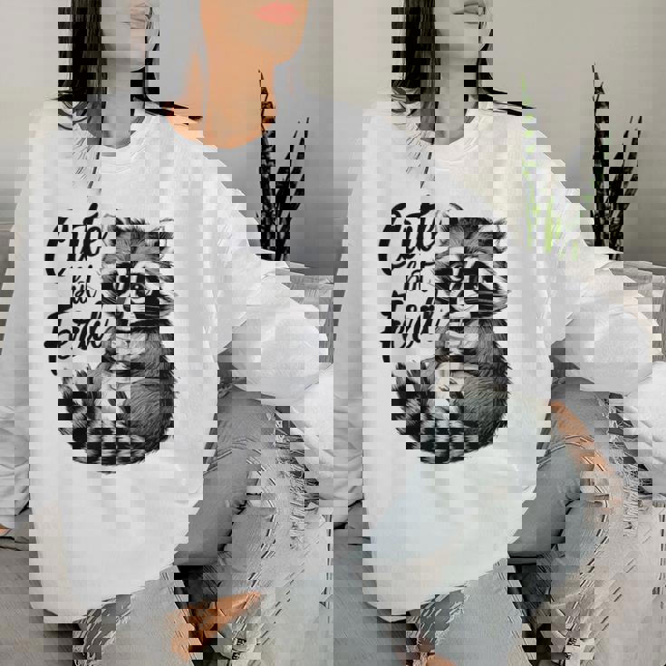 野生の女の子の夏の面白いミームかわいいけど野生のアライグマ休暇 レディーススウェットシャツ 彼女への贈り物