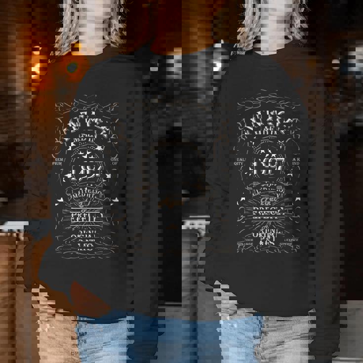 28歳の誕生日 男性 女性 28歳 1997年 誕生日プレゼント レディーススウェットシャツ 面白い贈り物