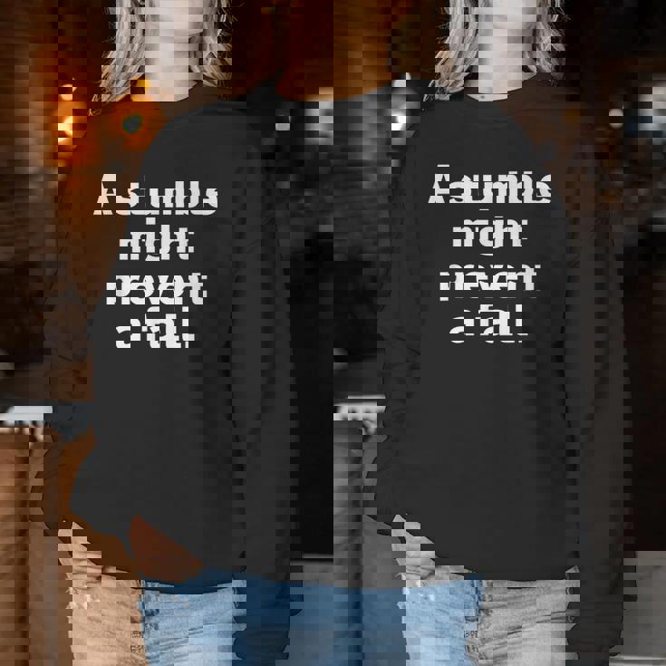 Atumble Might Prevent A Fall 小さな失敗は大きな失敗を防ぐ 英語 文字入り 格言 レディーススウェットシャツ 面白い贈り物