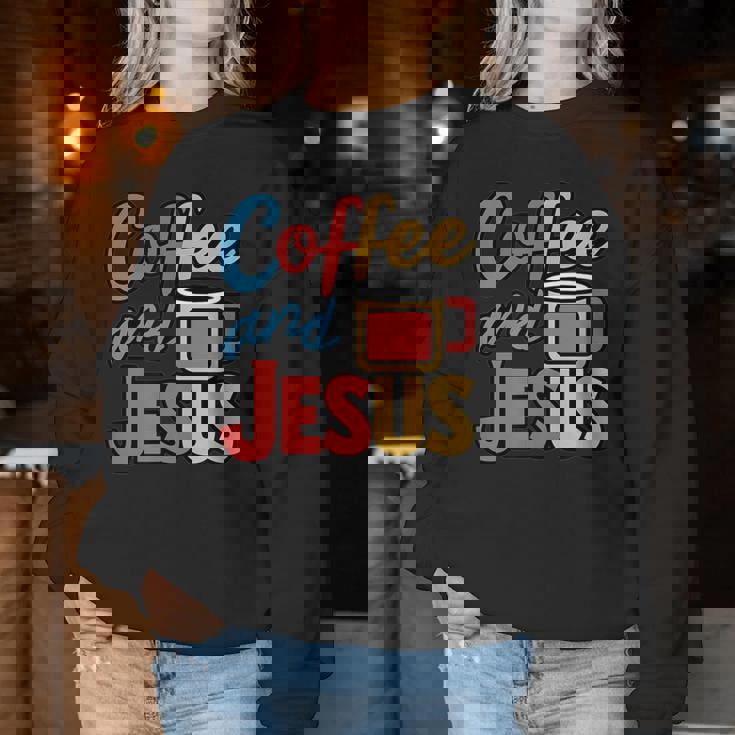 Coffee And Jesus Awesome Christian Caffeine Lover Church レディーススウェットシャツ 面白い贈り物