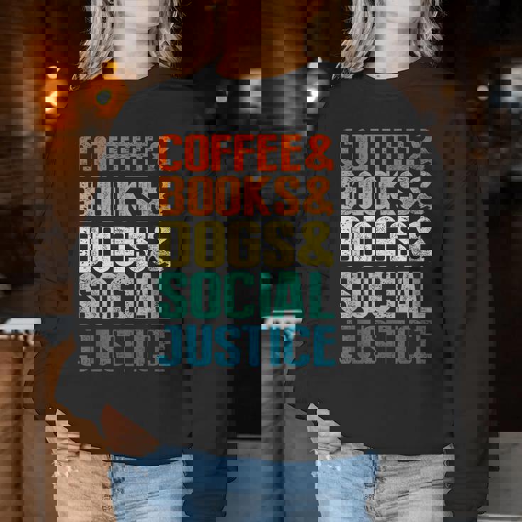 Coffee Books Dogsocial Justice レディーススウェットシャツ 面白い贈り物