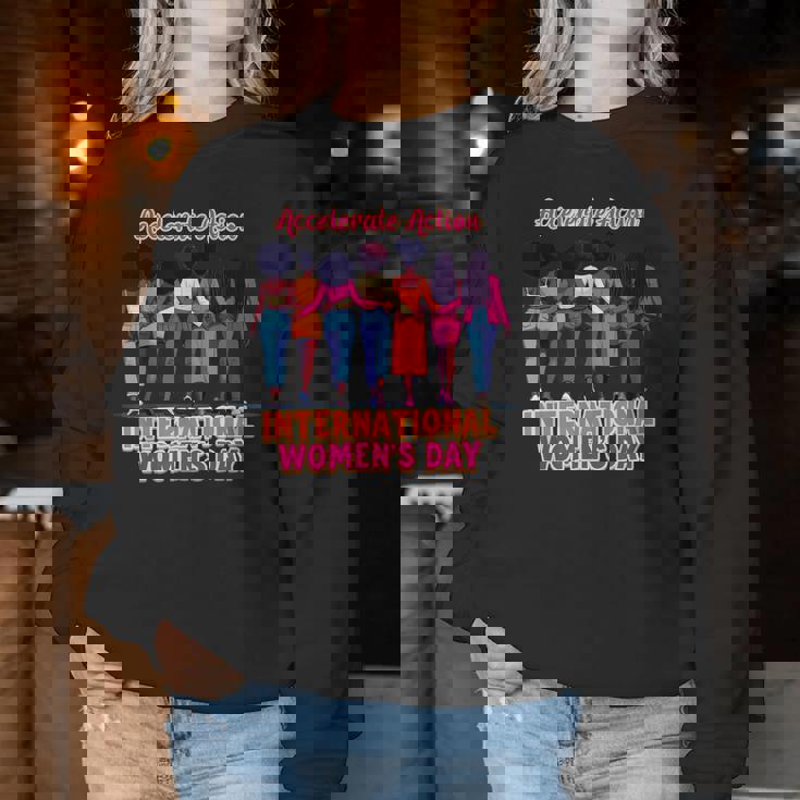 International Women’S Day Empowerment Accelerate Action レディーススウェットシャツ 面白い贈り物