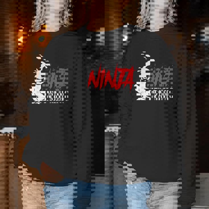 Ninja In Training 面白い忍者誕生日ギフト 男性 女性 子供 レディーススウェットシャツ 面白い贈り物