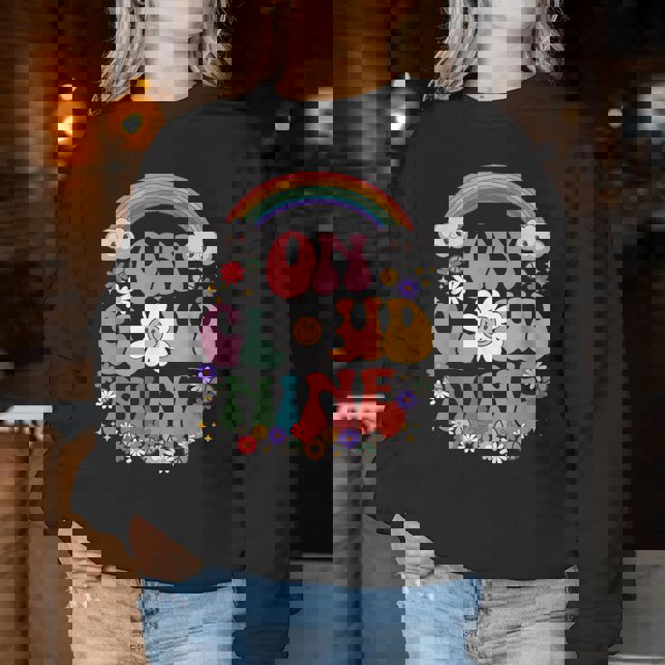 On Cloud Nine Birthday シャツ 9歳の誕生日 女の子 面白い レトロ レディーススウェットシャツ 面白い贈り物