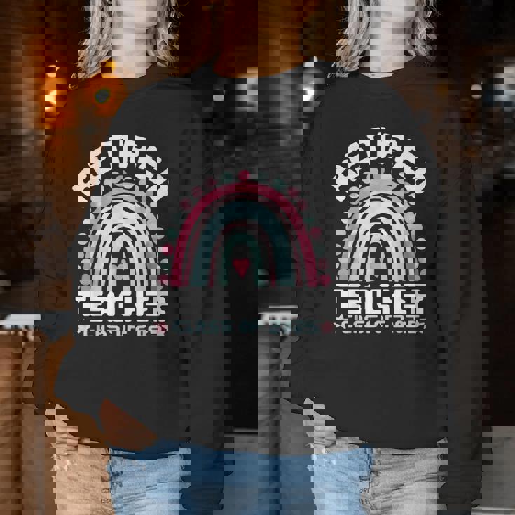 Retired Teacher Class Of 2025 Rainbow Retro Graduation レディーススウェットシャツ 面白い贈り物