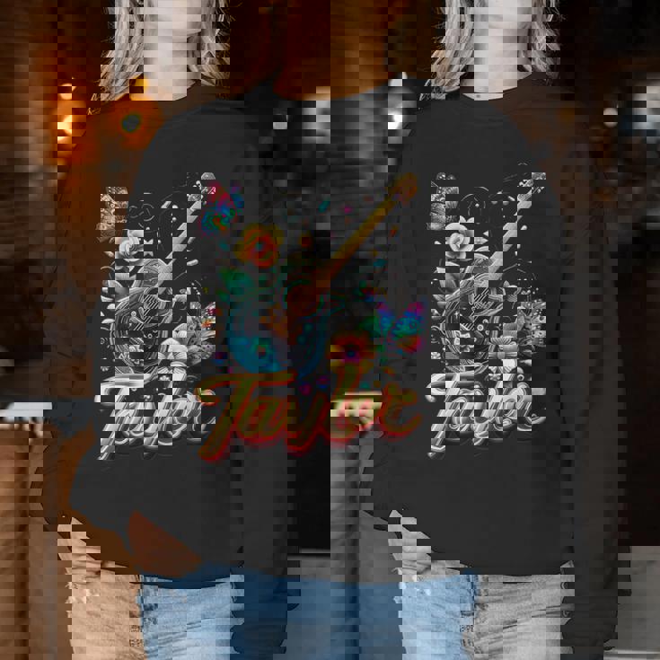 Taylor ファーストネーム I Love Taylor Birthday Girl Groovy 2010年代 レディーススウェットシャツ 面白い贈り物