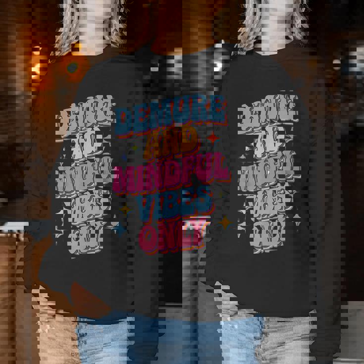 Very Demureery Mindfulibes Only Cute Retro Girls レディーススウェットシャツ 面白い贈り物