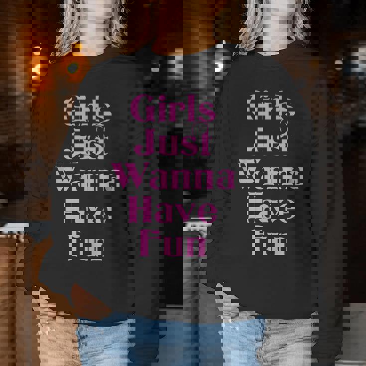 女の子はただ楽しみたいだけ レディーススウェットシャツ 面白い贈り物