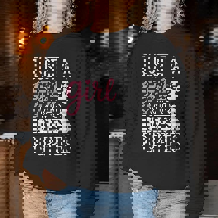 子犬 女の子 犬好き キュート ピンク 足跡プリント デザイン レディーススウェットシャツ 面白い贈り物