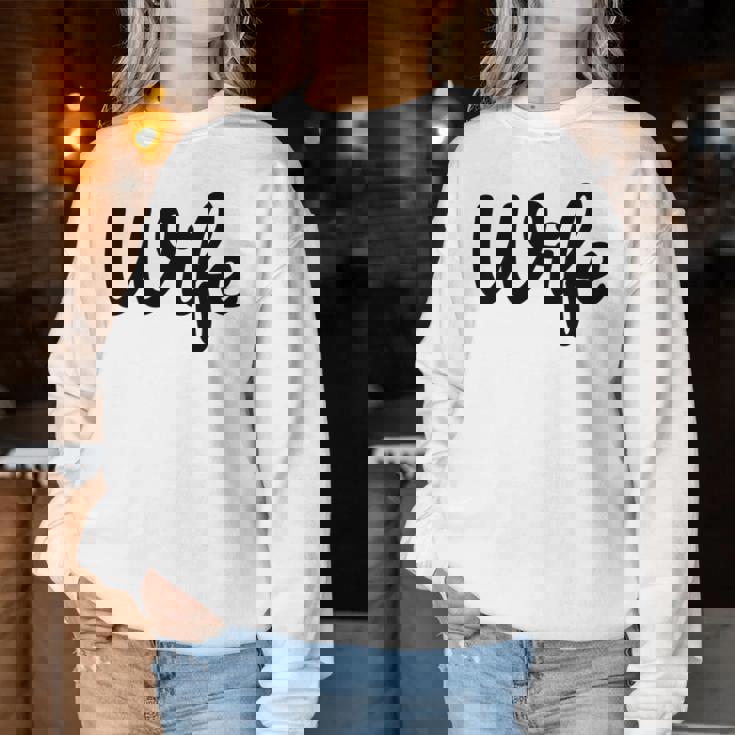 【Wife】妻 嫁 奥さん シンプル おしゃれ 英語 英文字 夫婦お揃い 結婚祝い カップル ペアルック おもしろ ペア レディーススウェットシャツ 面白い贈り物