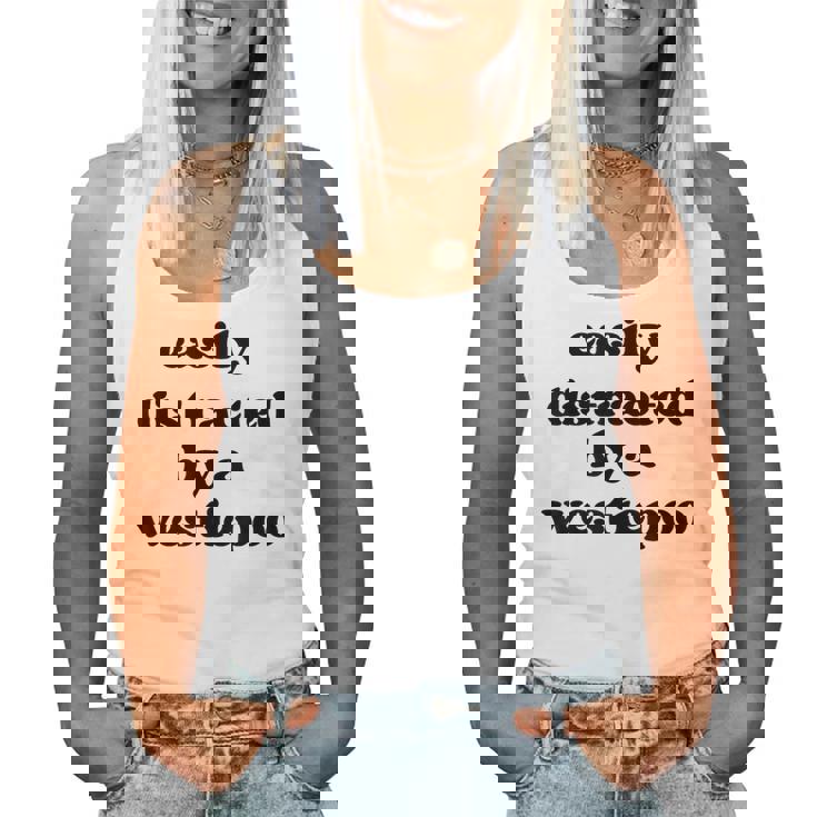 犬に気を取られる-犬のお父さんお母さんウェスティ・プードル・ウェスティプー レディースタンクトップ