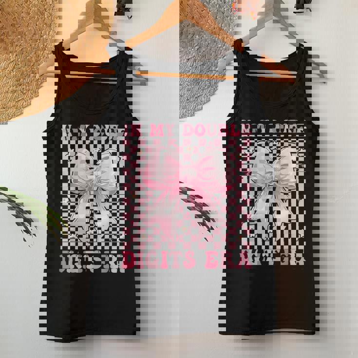 In My Double Digits Era キュートなコケットボウ 10歳の誕生日 女の子 レディースタンクトップ 面白い贈り物