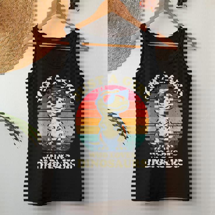 Just A Girl Who Loves Dinosaurs おもしろレトロ恐竜 T-Rex レディースタンクトップ 面白い贈り物
