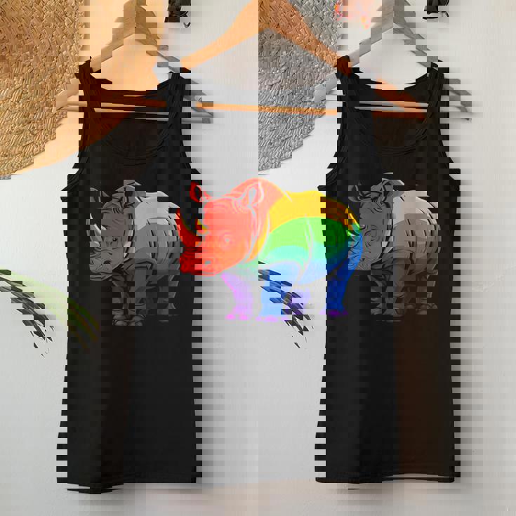 Lgbt 力強い虹色のサイ Rainbow Rhinoceros Graphic レディースタンクトップ 面白い贈り物