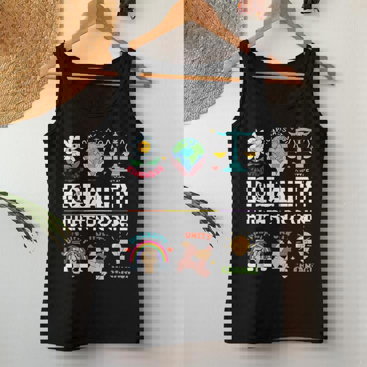 Lgbt 平等は誰もプライドを痛めない 人権 男性 女性 キッズ レディースタンクトップ 面白い贈り物