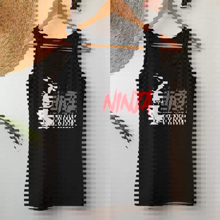 Ninja In Training 面白い忍者誕生日ギフト 男性 女性 子供 レディースタンクトップ 面白い贈り物