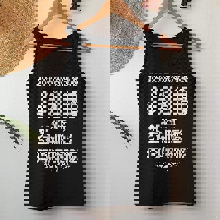 No Tengo 43 Años Tengo 18 Años Con 25 Años De Experiencia Cuello Camiseta sin mangas para mujer Regalos divertidos