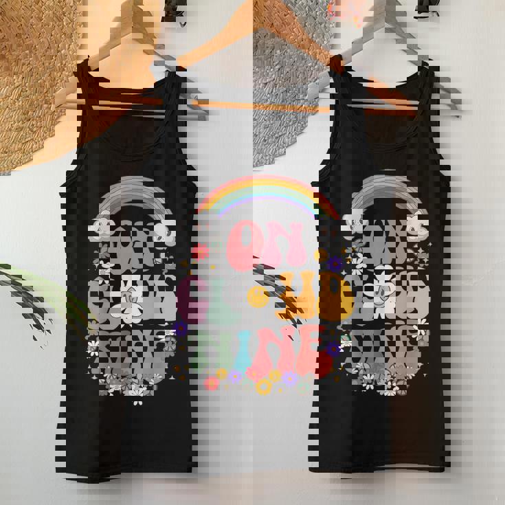 On Cloud Nine Birthday シャツ 9歳の誕生日 女の子 面白い レトロ レディースタンクトップ 面白い贈り物